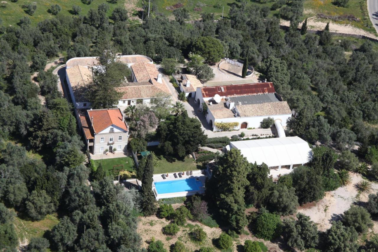 Os Agostos Bed & Breakfast Luaran gambar