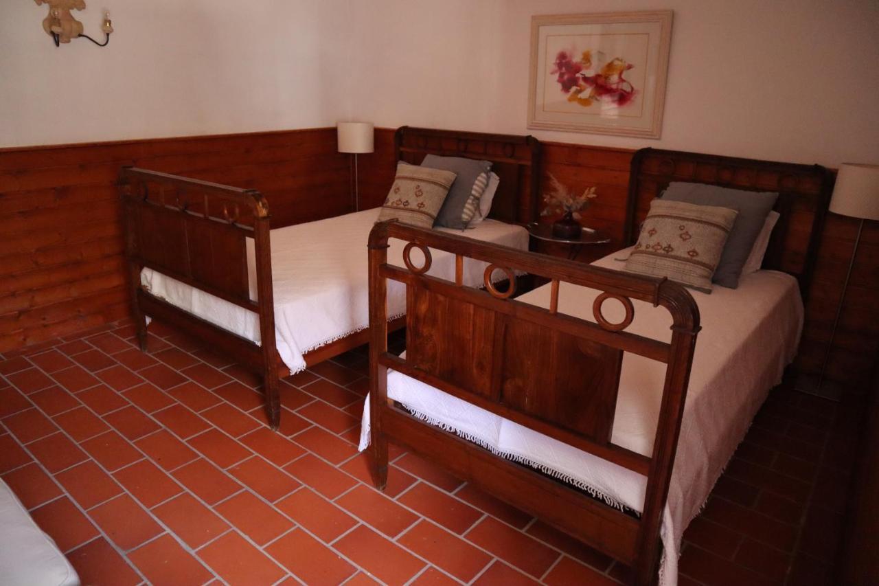 Os Agostos Bed & Breakfast Luaran gambar