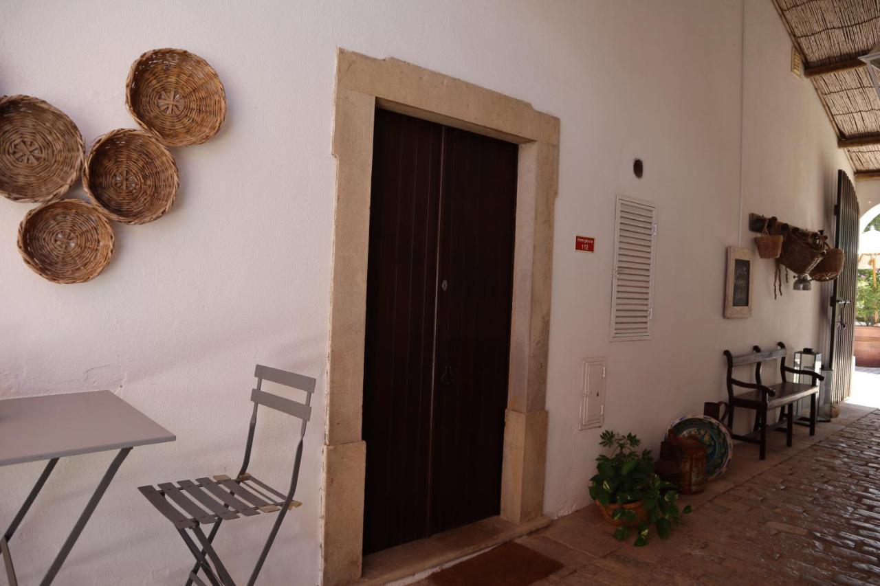Os Agostos Bed & Breakfast Luaran gambar