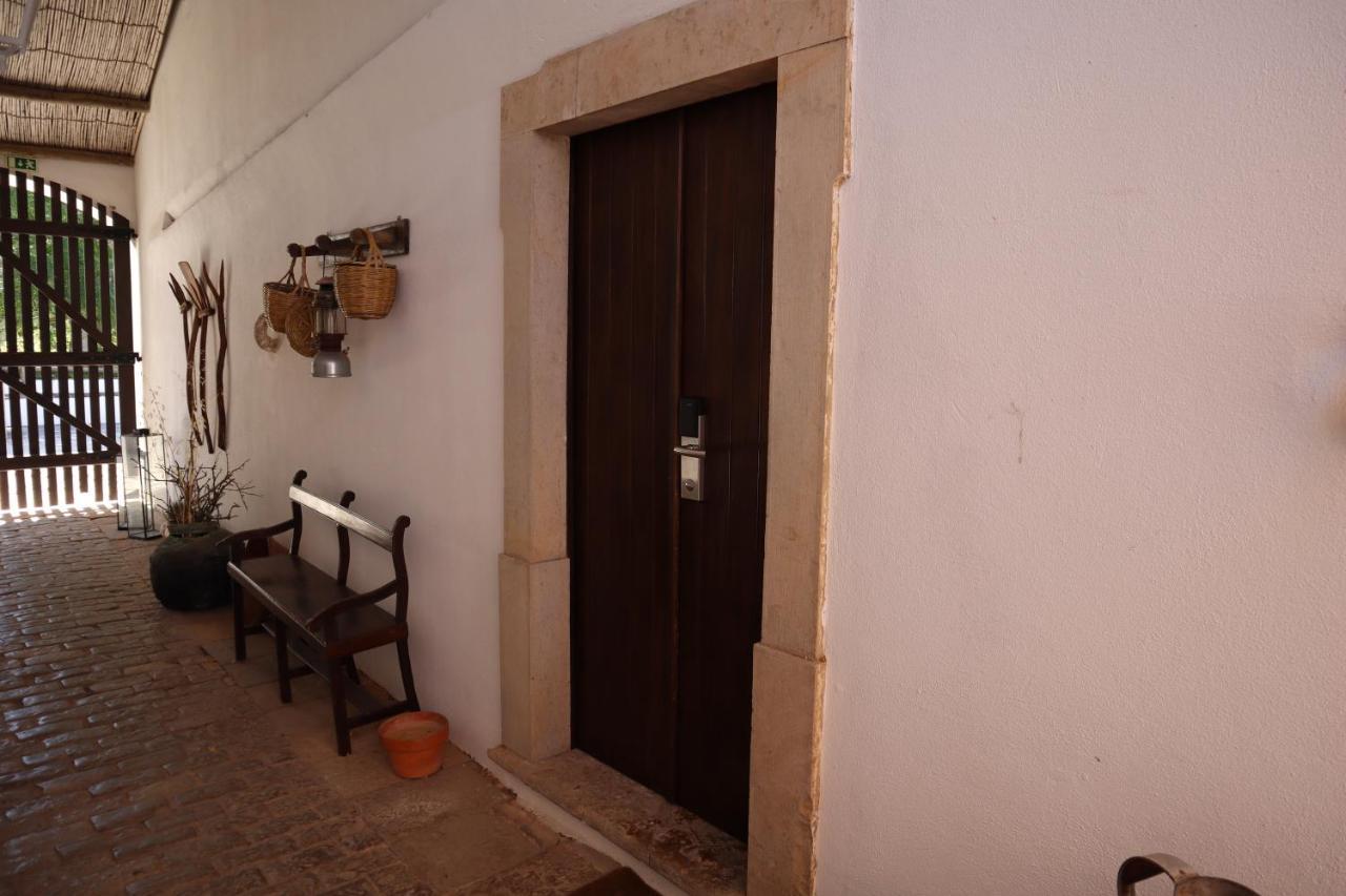 Os Agostos Bed & Breakfast Luaran gambar